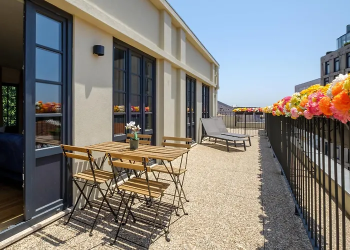 Art Deco 42 Luxury 2br Downtown Metro Ac